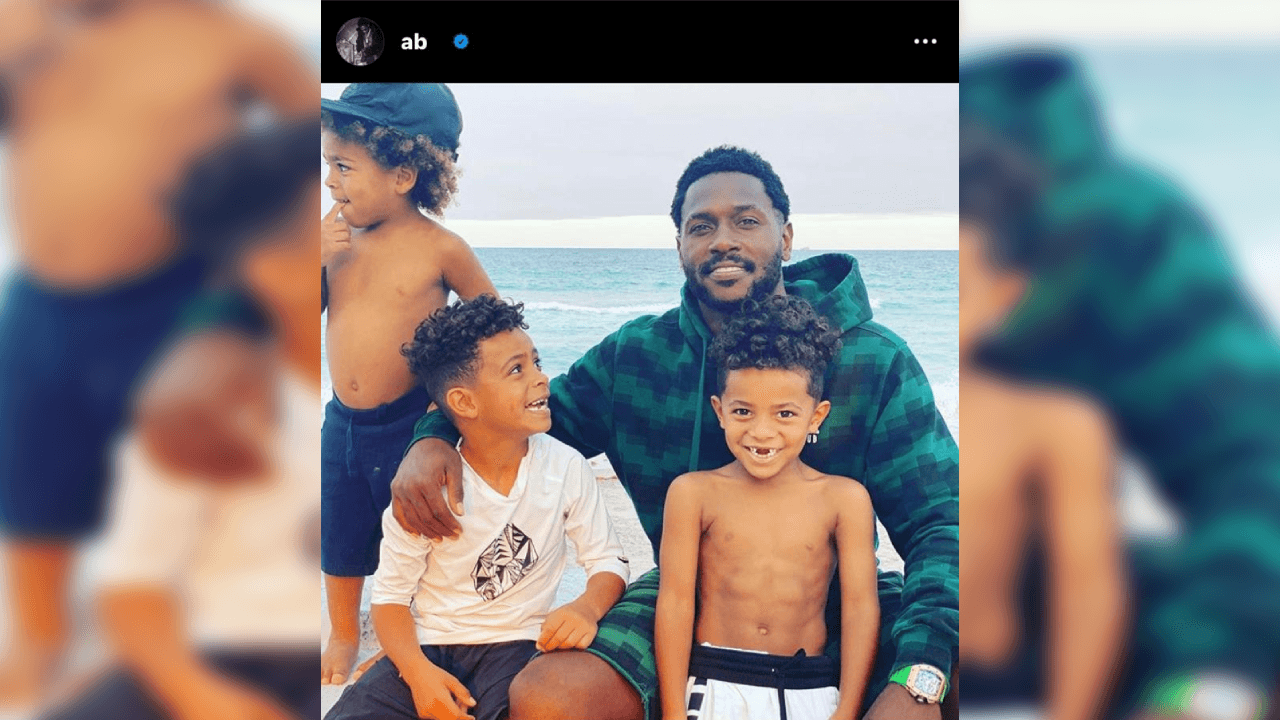 <b>También es padre de familia</b>
<br>El exreceptor gusta mucho de subir historias o fotografías con sus hijos, le encanta compartir con ellos.