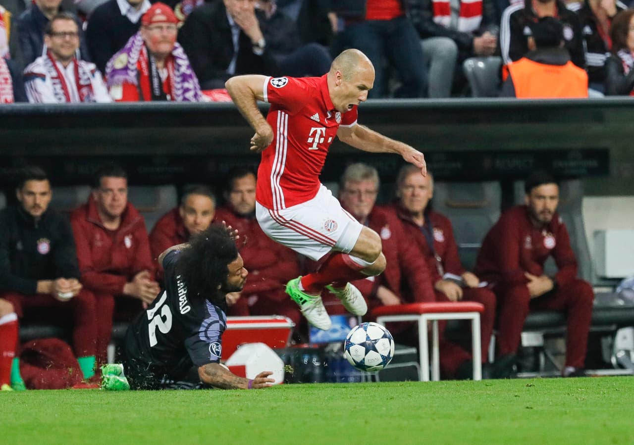 Bayern Munich ahora tiene que buscar su paso a los cuartos de final con un triunfo de visitante el próximo 18 de abril en el estadio Santiago Bernabéu, frente a un Real Madrid que tiene en su casa la ventaja.