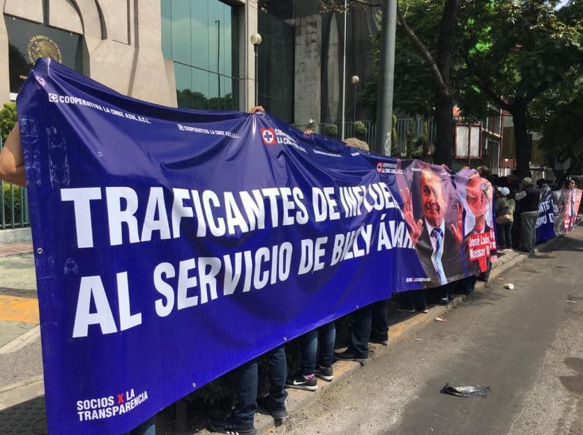 Manifestación en Cooperativa de Cruz Azul.