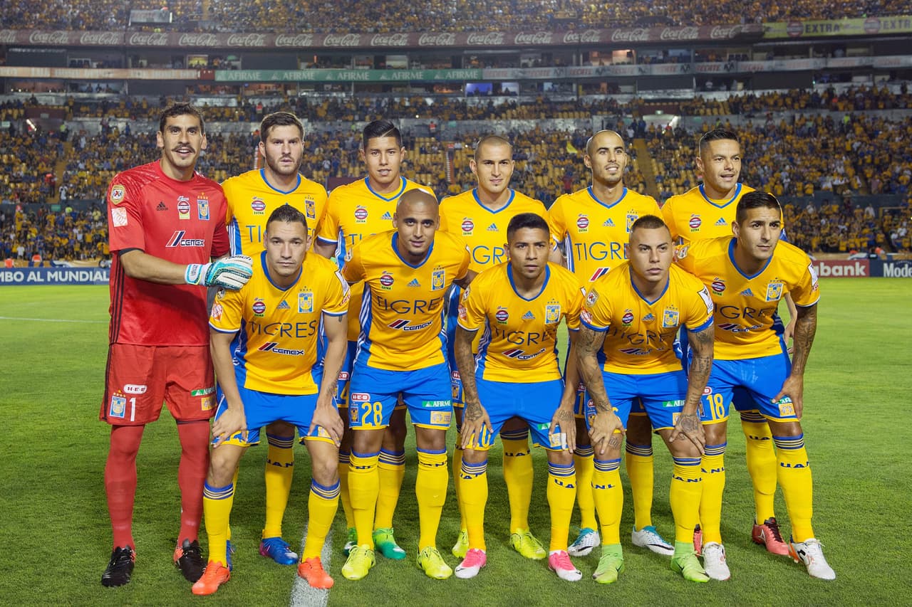 Tigres formó con Nahuel Guzmán; Luis Rodríguez (salió por Jurgen Damn al minuto 28), Hugo Ayala, Juninho, Jorge Torres Nilo; Jesús Dueñas, Guido Pizarro (salió por Luis Advíncula al minuto 74), Ismael Sosa, Javier Aquino; Eduardo Vargas (salió por Lucas Zelarayán al minuto 85), André Pierre Gignac.