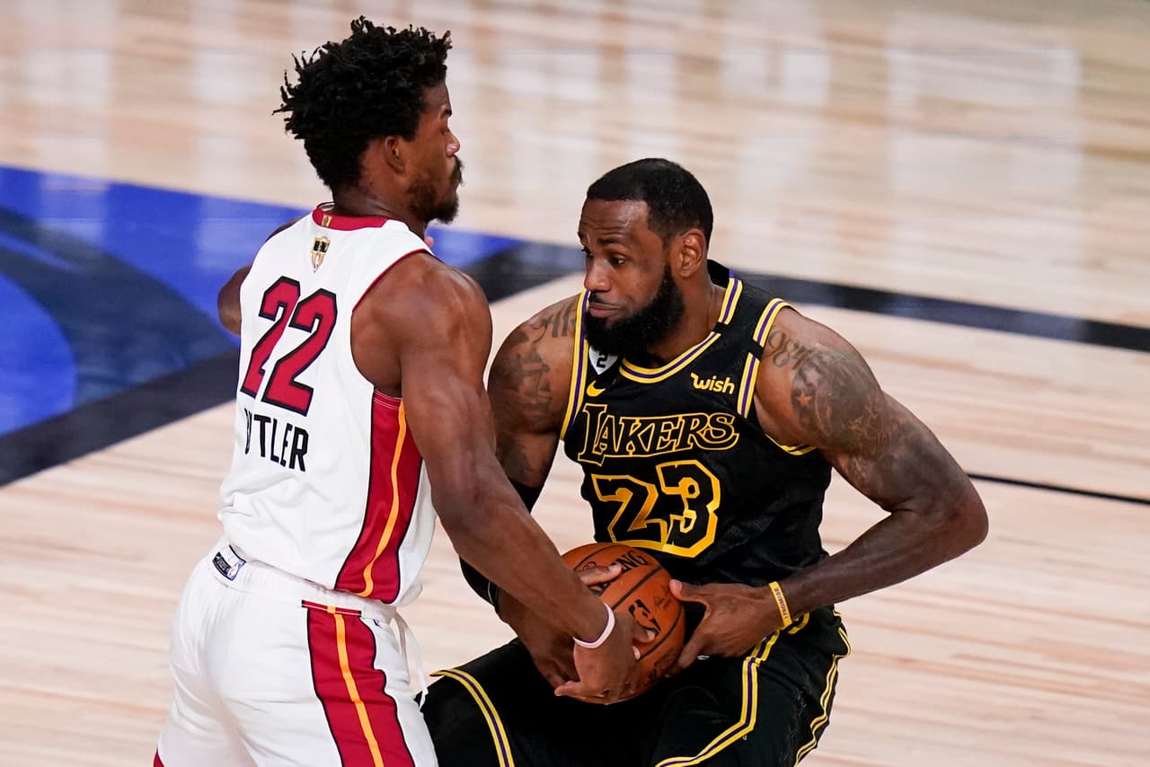 Los Lakers caen ante el Heat en el quinto juego de las Finales | En el último cuarto los de LA se sacudieron y estuvieron cerca de liquidar la serie; terminaron 108-111.