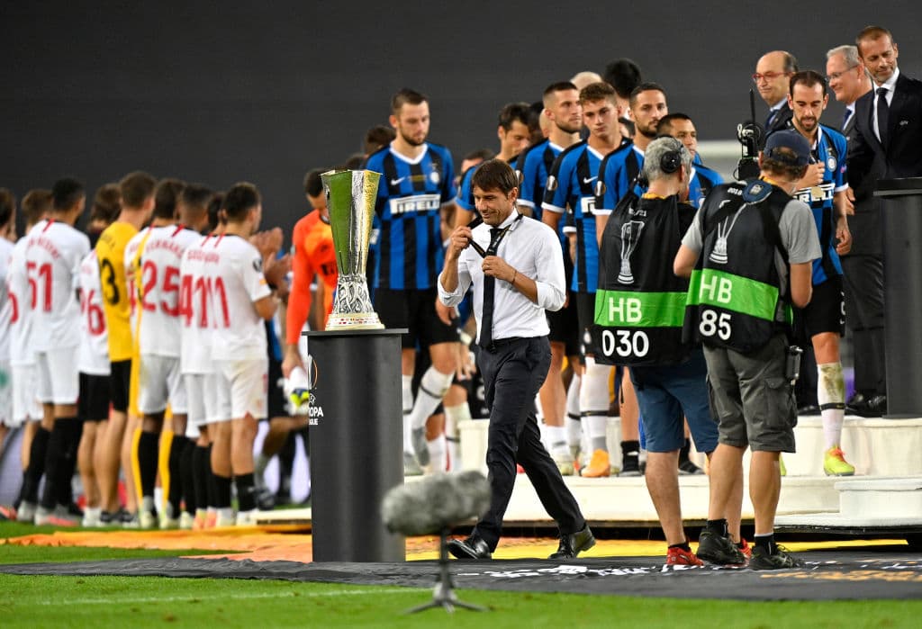 Tras caer en la final de la justa continental, algunos jugadores decidieron retirarse las medallas del subcampeonato.