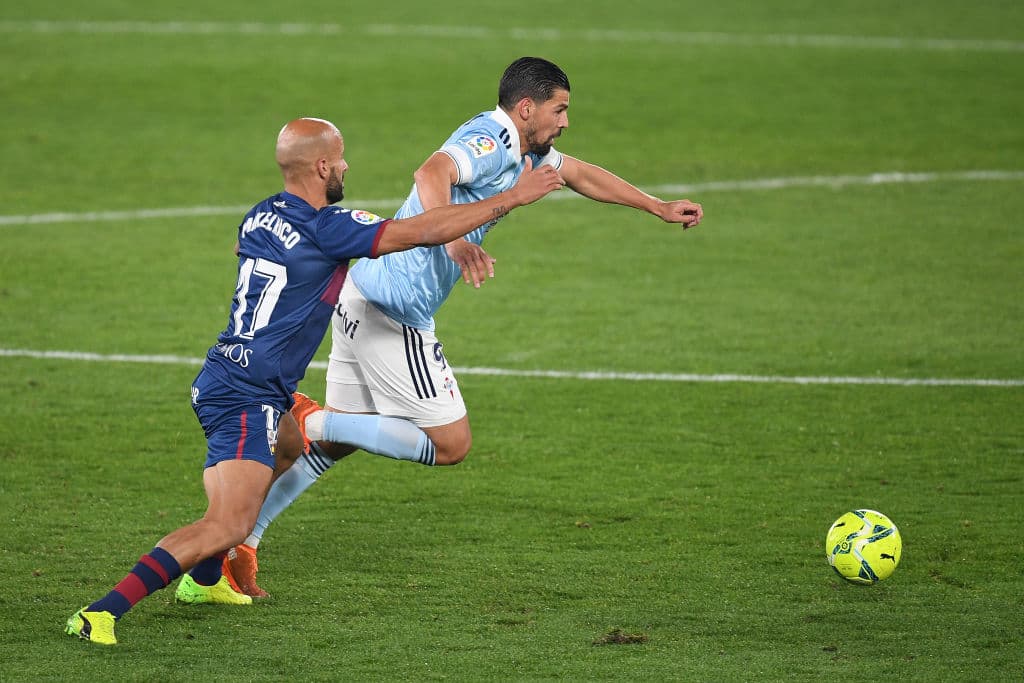 Celta de Vigo derrota al Huesca 2-1 durante la J16 de LaLiga. Iago Aspas y Nolito le dieron la victoria a los celtistas, mientras que el gol en solitario para los azulgranas fue por parte de Jaime Seoane.