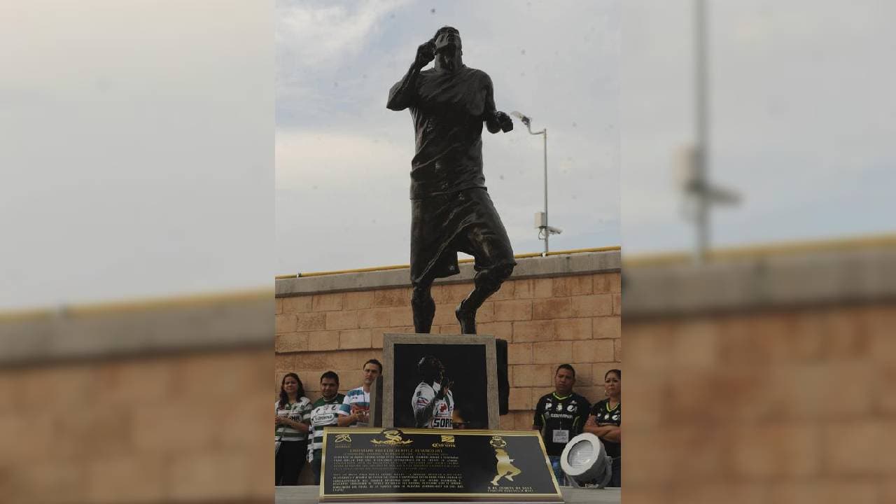 Un día después de su debut, el 28 de julio de 2013, falleció de un ataque cardíaco. Trasciende que la causa de la muerte del 'Chucho' se debió a una peritonitis mal atendida.