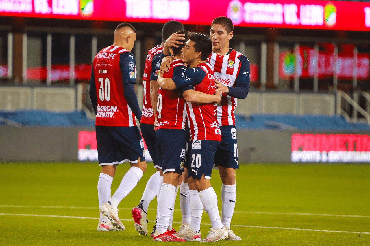 Isaác Brizuela y Alexis Vega son convocados por Leaño para juego ante Toluca