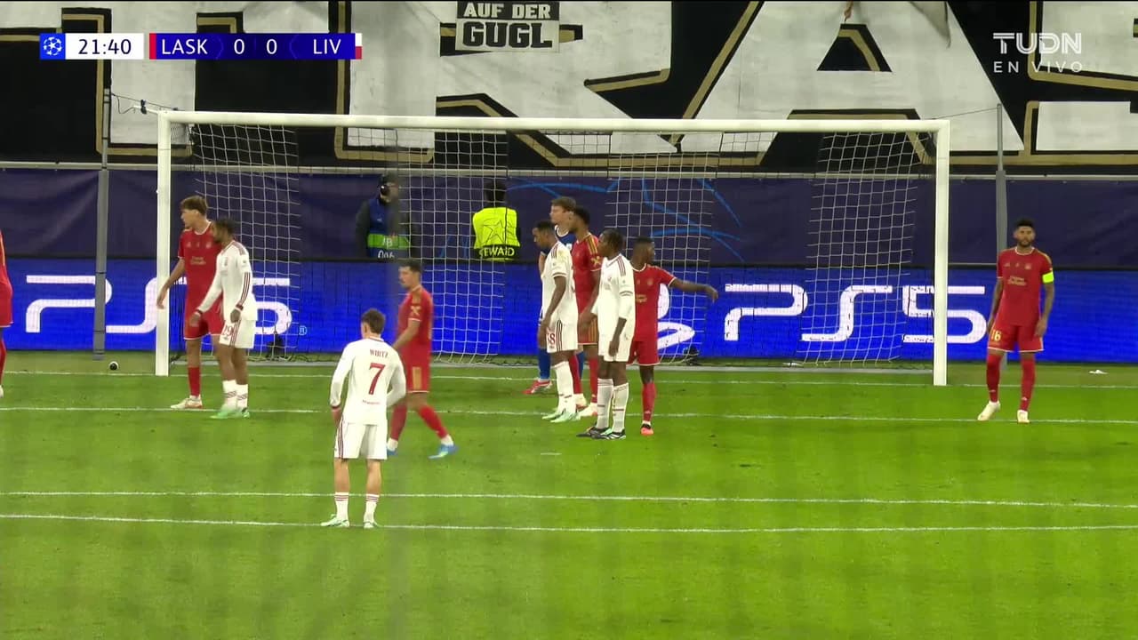 ¡GOL!  anota para Liverpool. Ronald Araujo