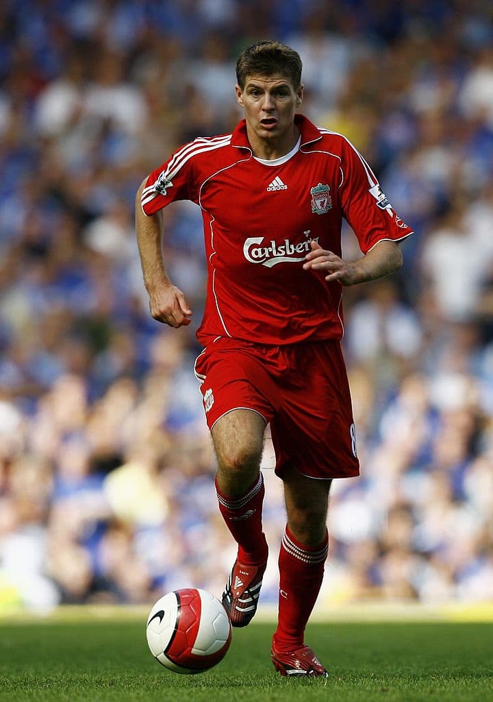 Niño que se burló de Steven Gerrard es futbolista profesional