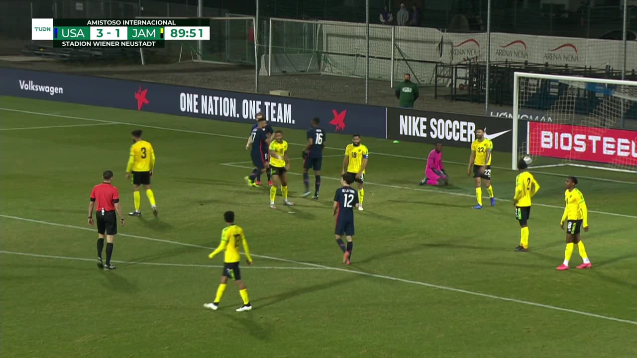 ¡GOL!  anota para Estados Unidos. Sebastian Lletget