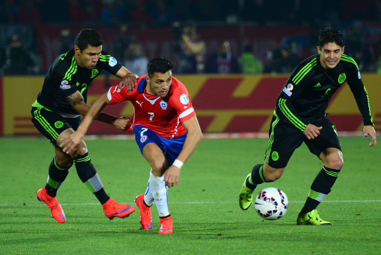 El comienzo del segundo tiempo fue frenético para los chilenos pues atacaron con todo la meta de México.