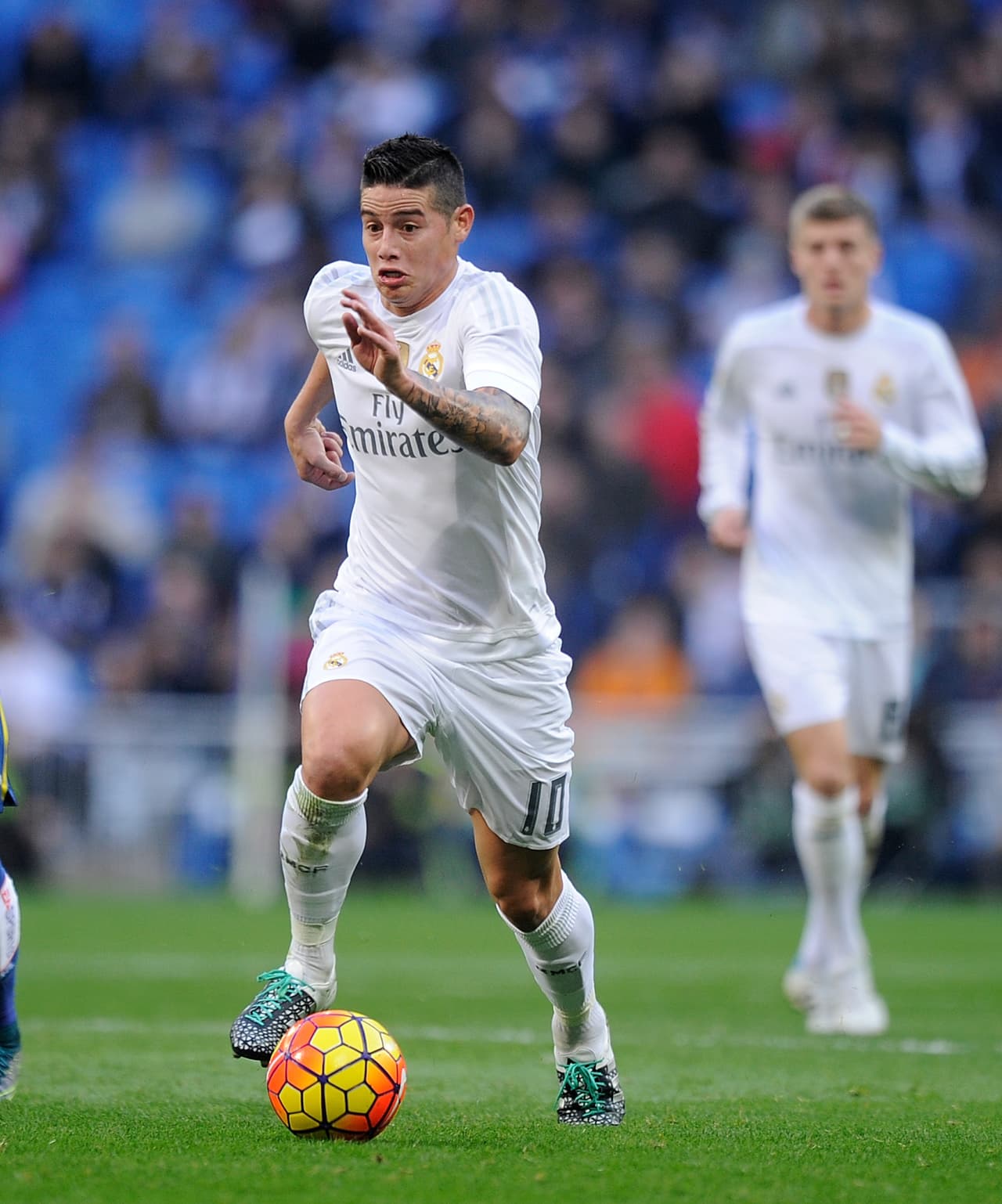 James Rodríguez fue relegado a la banca del Real Madrid por Rafa Benítez lo que causó que su representante sostuviera pláticas con el Manchester United y París Saint-Germain que mostraron interés. Pero con el fichaje de Zidane no se ve fácil la salida del colombiano a menos que se concrete el rumor que señala al Chelsea ofreciendo a Hazard a cambio del talentoso cafetalero.