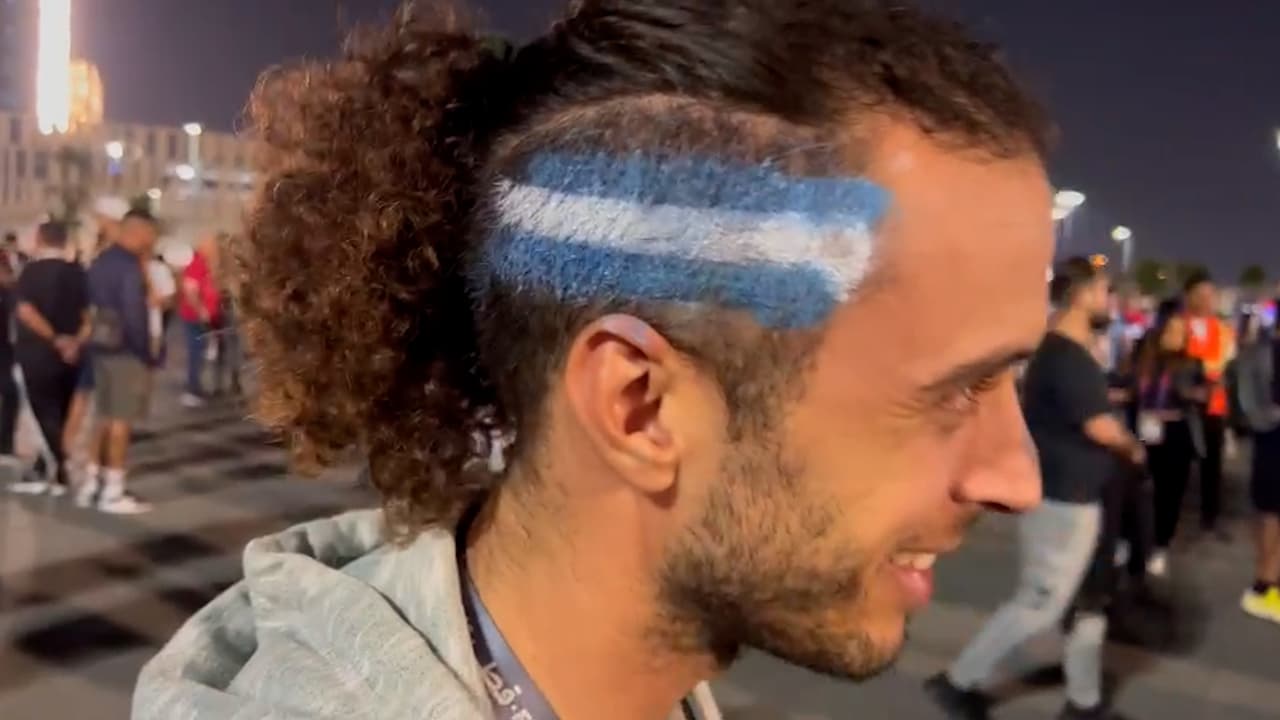 ¡A lo Dibu! Fans regalan peinados afuera de estadio