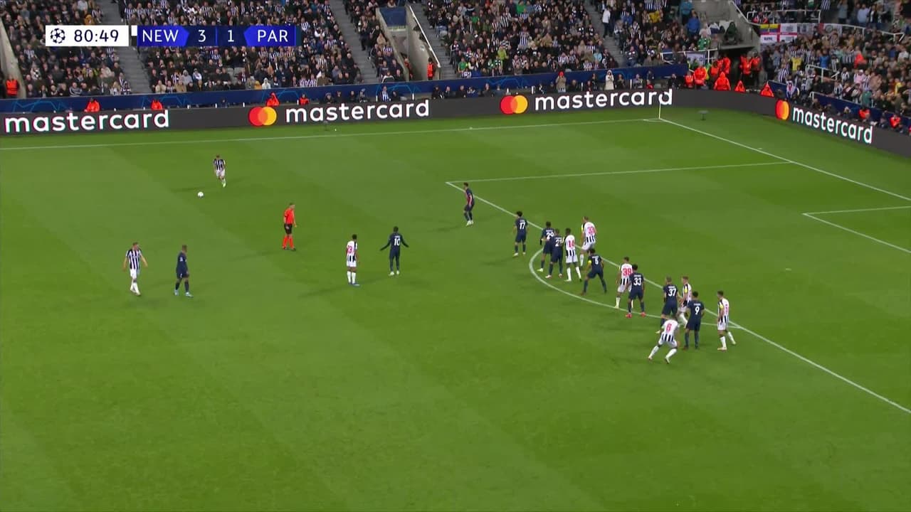 ¡TIRO ATAJADO! disparo por Bruno Guimarães.