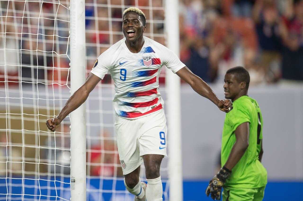 Al minuto 66' finalmente llegó el 2-0 y con este gol comenzó la lluvia de anotaciones del Team USA, el primero de la noche de Gyasi Zardes.