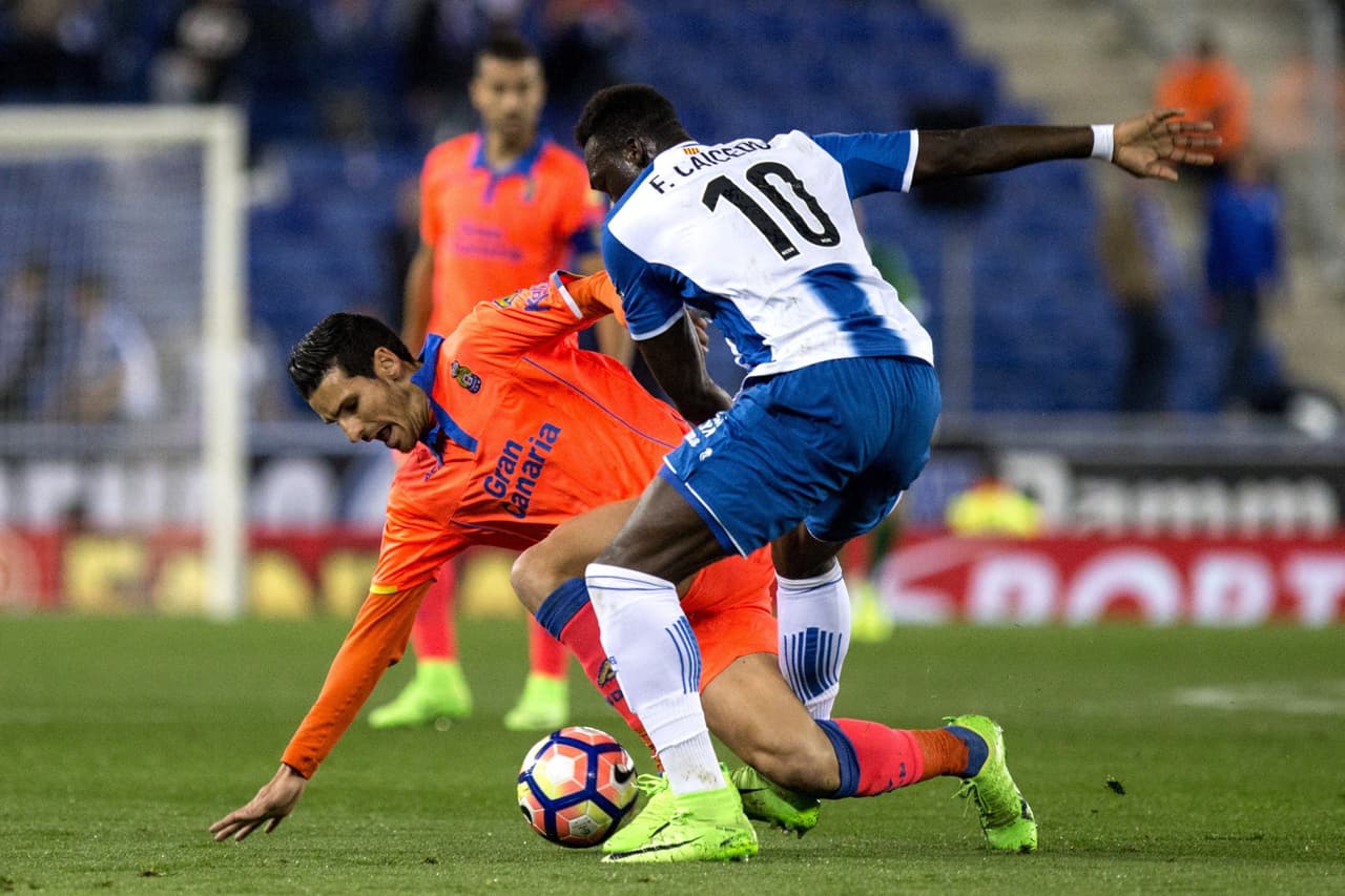 Las acciones comenzaron con un gol temprano, al primer minuto de juego, por intermedio de David López. El ecuatoriano Felipe Caicedo, pese a no marcar, fue uno de los mejores de los 'periquitos' esta tarde.