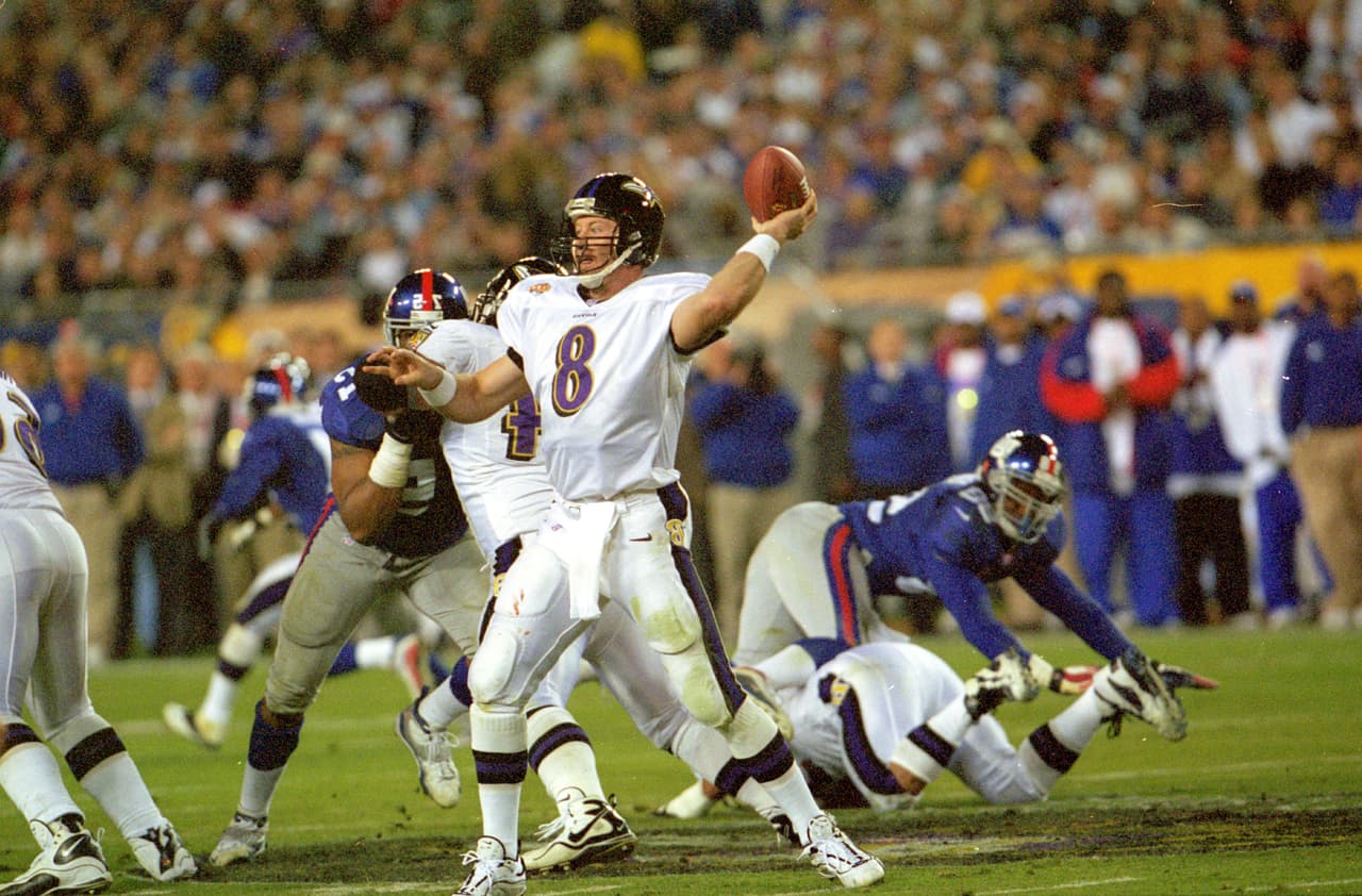 TRENT DILFER - Super Bowl XXXV Primera selección en 1994 para Tampa Bay donde fracasó. Los Baltimore Ravens lo firmaron en 2000 para ser suplente de Tony Banks quien, a su vez, fracasó. Dilfer fue titular y ganó el Super Bowl. Los Ravens no le ofrecieron contrato para permenecer en el equipo a pesar del campeonato, suceso que hace mucho más extraña su historia.