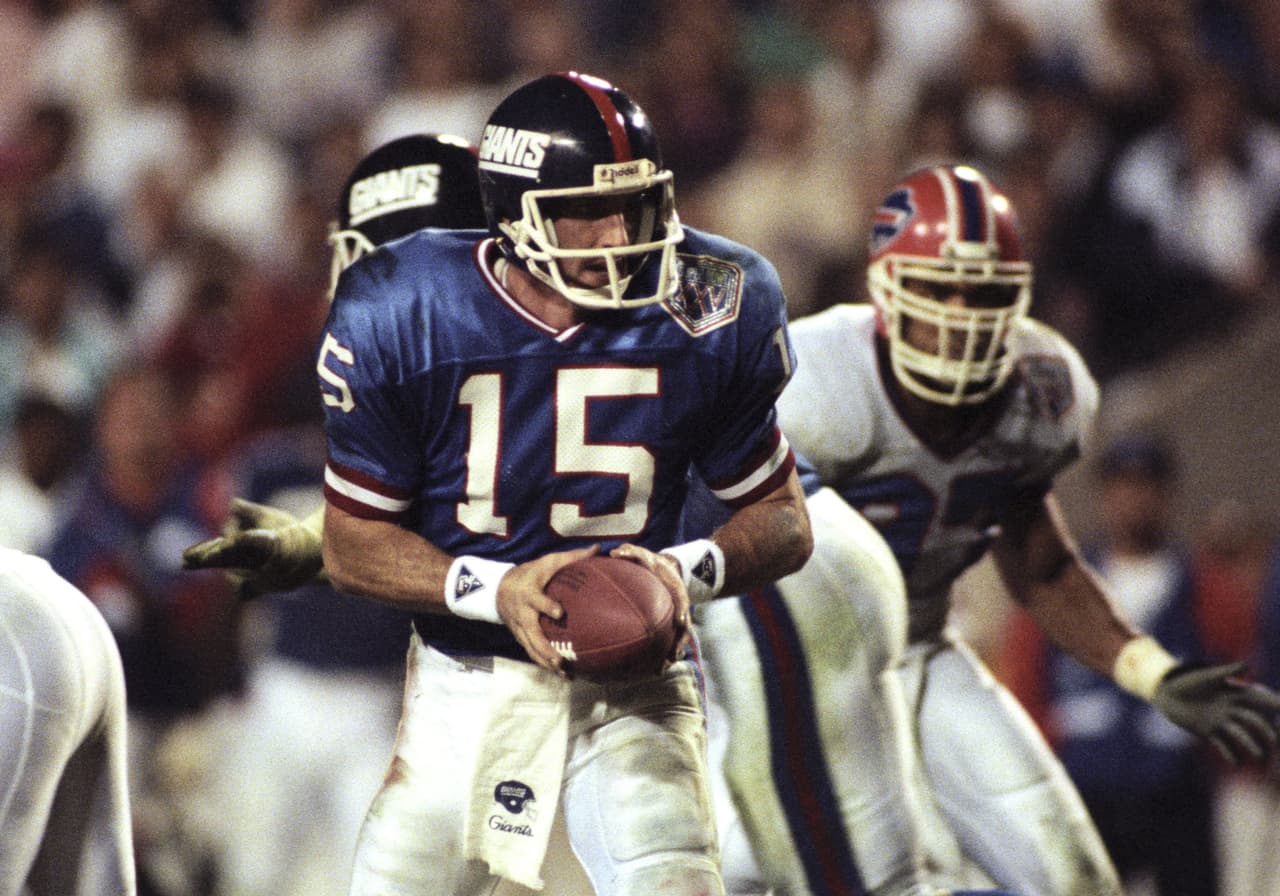 JEFF HOSTETLER - Super Bowl XXV Seleccionado en 1984 por los New York Giants para ser suplente de Phil Simms. Sus esperanzas de jugar eran nulas. Pidió jugar como receptor, bloqueador en equipos especiales y sostenedor para los pateadores. Su oportunidad llegó en el Super Bowl XXV y acabaron los 7 años de frustraciones.