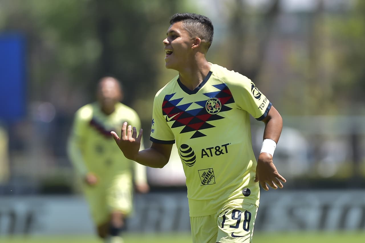 Reinoso felicita al papá de Morrison Palma, del América Sub 20