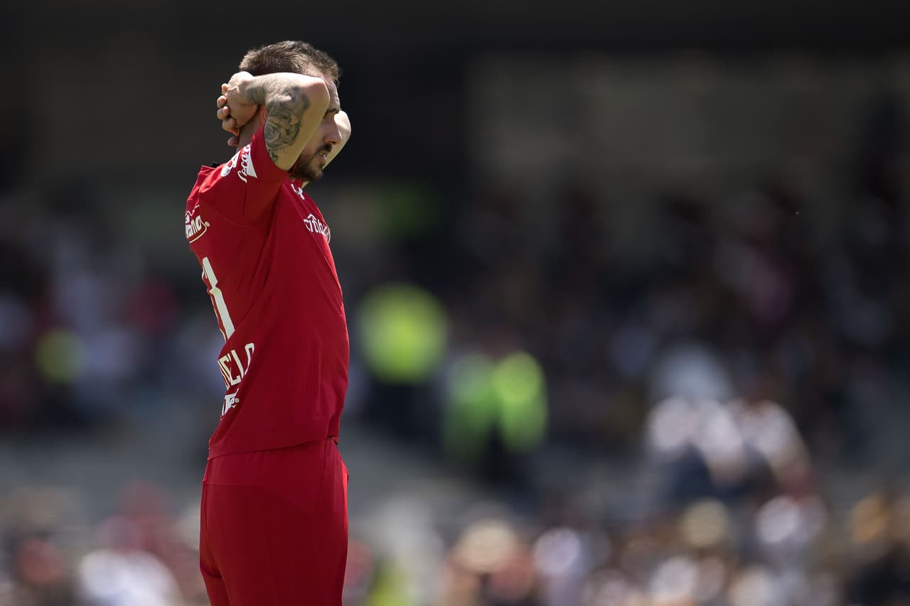 Mancuello observa la jugada.