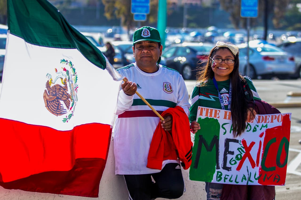 Los aficionados mexicanos viven con optimismo la antesala del juego del Tri contra Chile en San Diego, donde comenzará la era de Gerardo Martino como técnico.