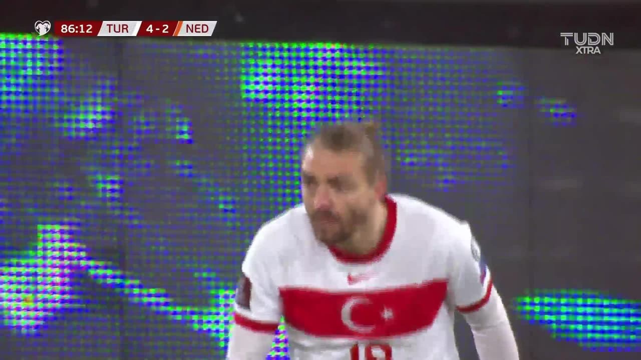 ¡TIRO ATAJADO! disparo por Enes Unal.