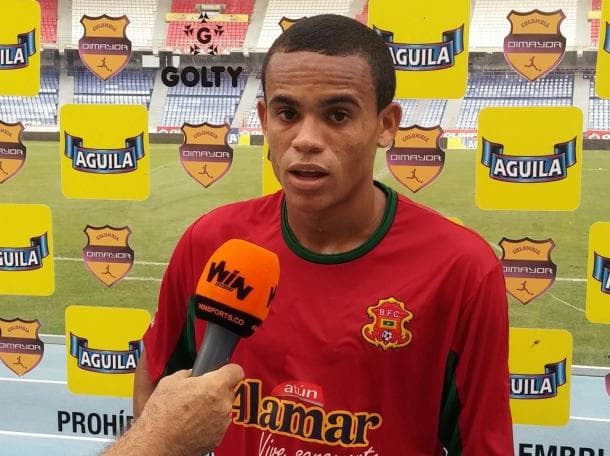 Luis Díaz comenzó su camino en el Club Deportivo Juventud Albania, donde disputó los torneos nacionales Sub-20 y Sub-24. Allí demostró su talento, destacando por su velocidad y habilidad como extremo izquierdo. Su desempeño con la selección indígena en el certamen nacional llamó la atención de Carlos “El Pibe” Valderrama y John Jairo “Pocillo” Díaz, quienes lo eligieron como figura del equipo. Tras brillar en la Copa Americana de Pueblos Indígenas en Chile, fue recomendado al Junior y fichó por el Barranquilla FC.