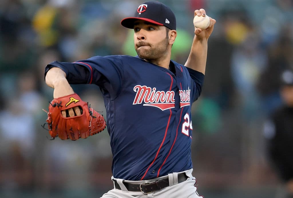 Ese mismo año el zurdo tamaulipeco fue canjeado a los Minnesota Twins, equipo con el que apenas tuvo una apertura, en la cual se acreditó la victoria.