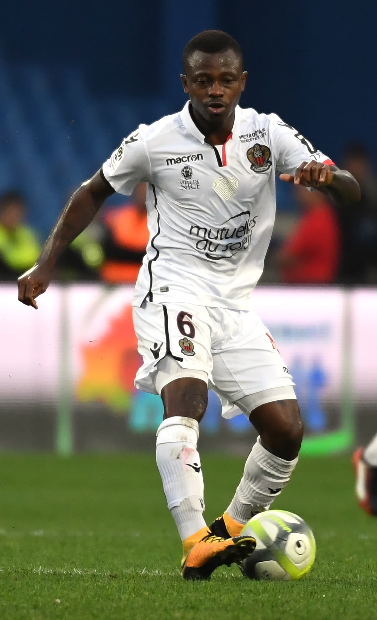 En el Niza, el rendimiento del marfileño Jean Michaël Seri es superlativo y es por eso que pocos le dan mucho más tiempo en la Costa Azul. El Chelsea sería el equipo que estaría tras sus servicios.