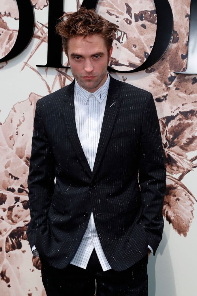 El nuevo Batman no solo es bueno para la actuación, Robert también sabe como tocar una guitarra, de hecho, el actor ya ha grabado dos temas para la banda sonora de la cinta ‘Damsel’.
<br>