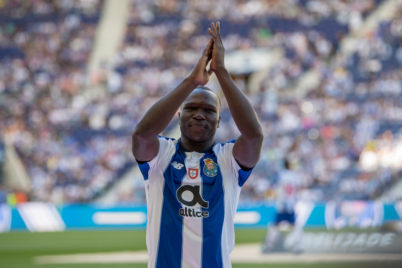 Borussia Dortmund quiere seguir aumentando su poder ofensivo y es por eso que estaría tras los pasos del camerunés Vincent Aboubakar (F.C. Porto).