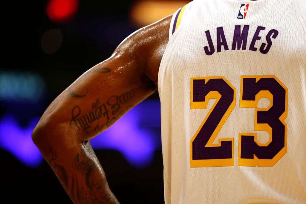 LeBron también tiene el récord de más puntos anotados antes de cumplir 36 años con 34,332.