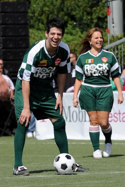 Junto con otros artistas, Jenni Rivera prestará su hermosura y voz a algunos de los eventos previos al Super Bowl y aquí le rendimos un pequeño homenaje.