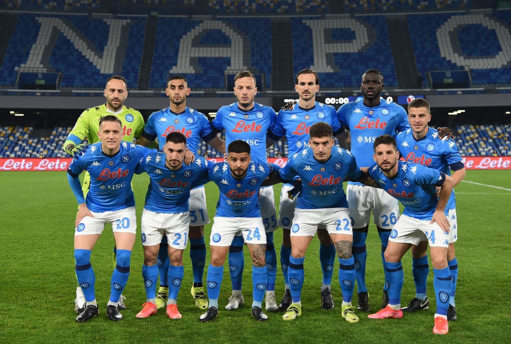 Con doblete de Lorenzo Insigne y gol de Victor Osimhen, el Napoli se impone a Bologna 2-1. Roberto Soriano fue el encargado de anotar el único tanto para los 'rojiazules'. El mexicano Hirving 'Chucky' Lozano puede que regrese a las canchas en su partido ante el Milan en la Serie A.