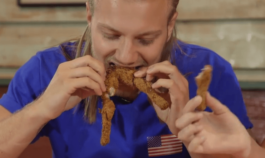 Un delicioso platillo de ancas de rana degustaron los participantes de la Carrera de la Copa Oro en el episodio 9 en Nashville, Tennessee.