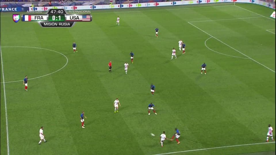 Tiro desviado de Blaise Matuidi