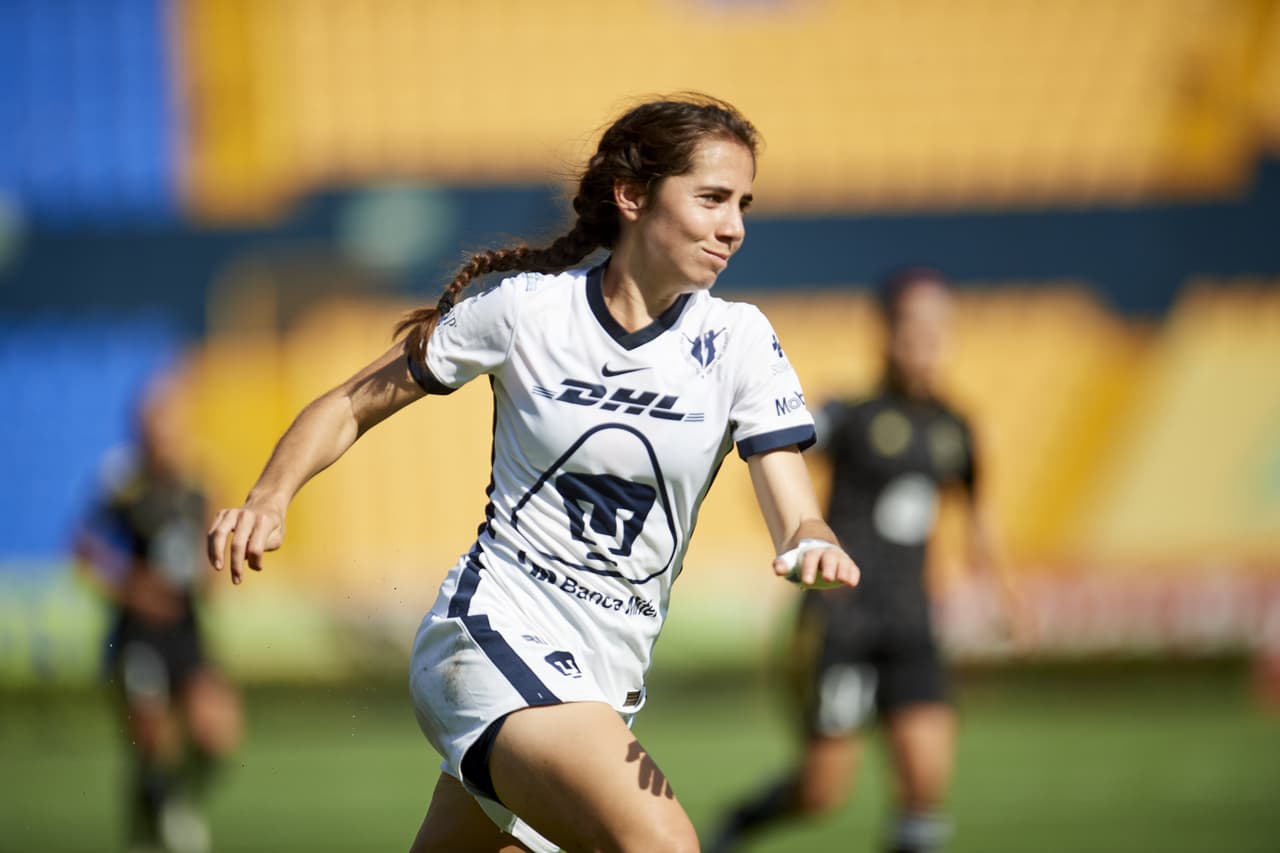 La capitana Deneva Cagigas durante el partido