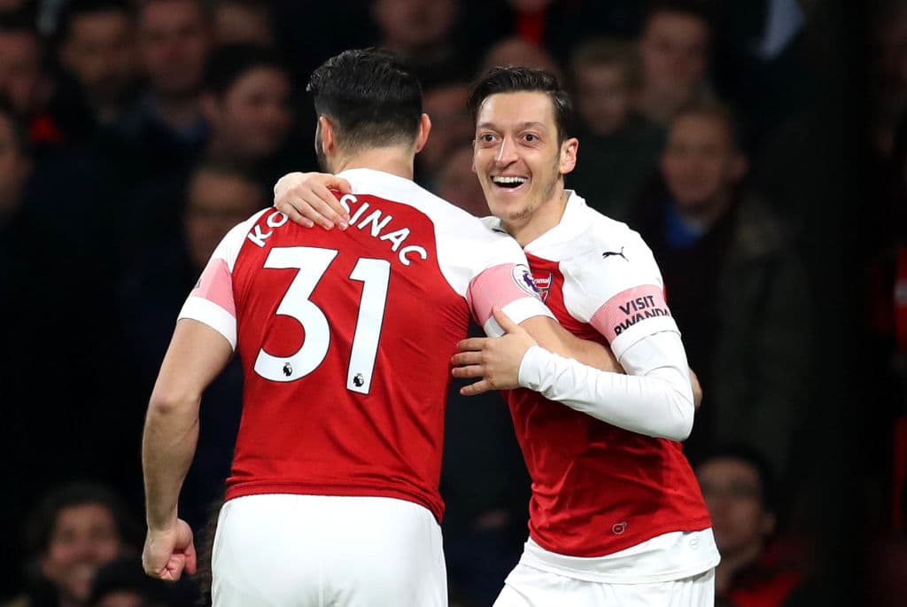 Kolasinac se viste de héroe en intento de asalto a Özil