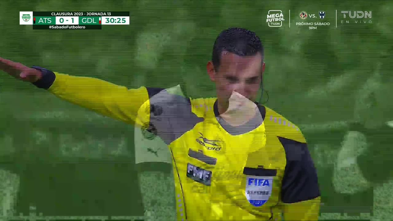 ¡GOOOL! Carlos Cisneros anota para Guadalajara.