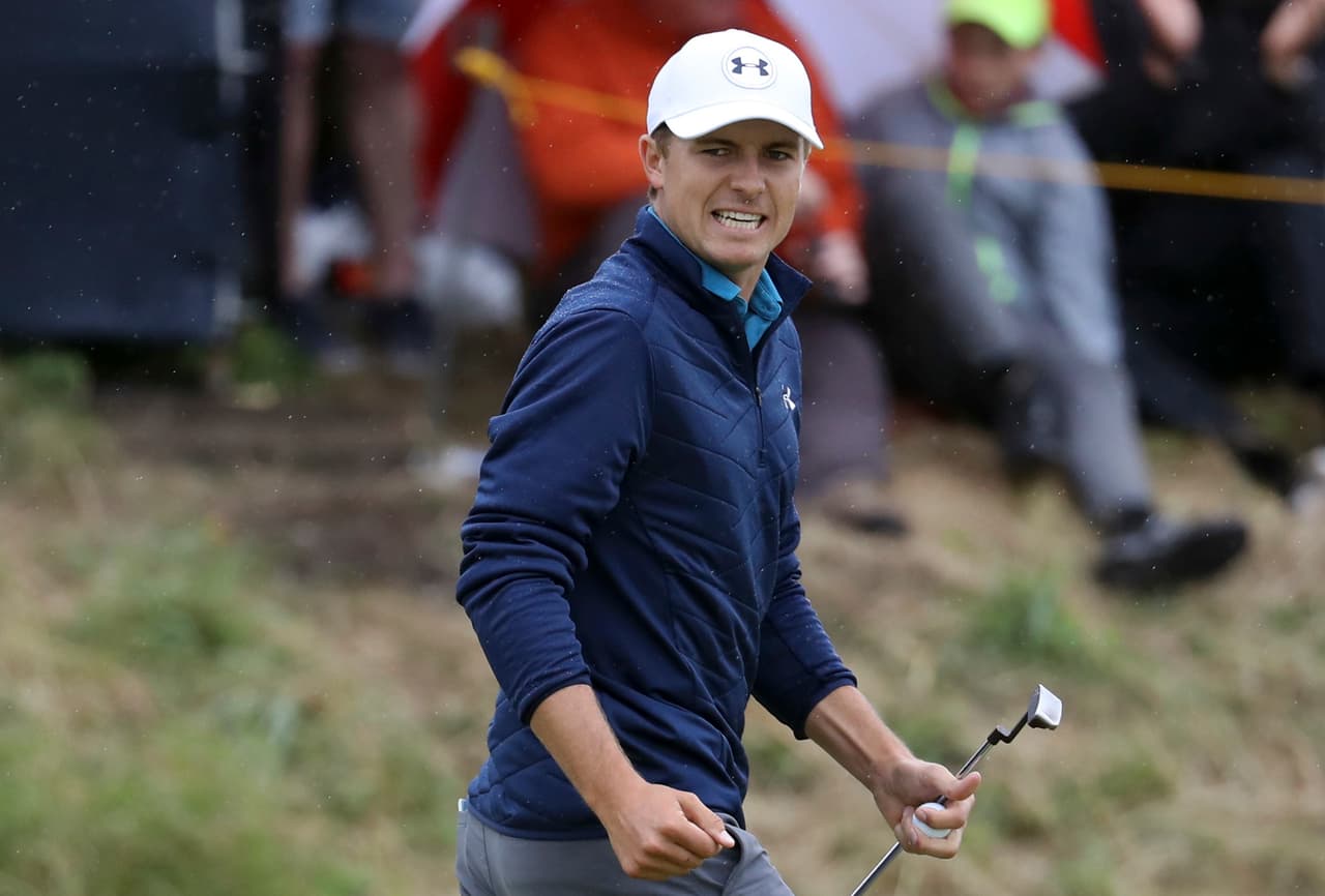 El estadounidense fue una máquina y en el hoyo 15, un par 5, registró un águila para ponerse de nuevo en la pelea.