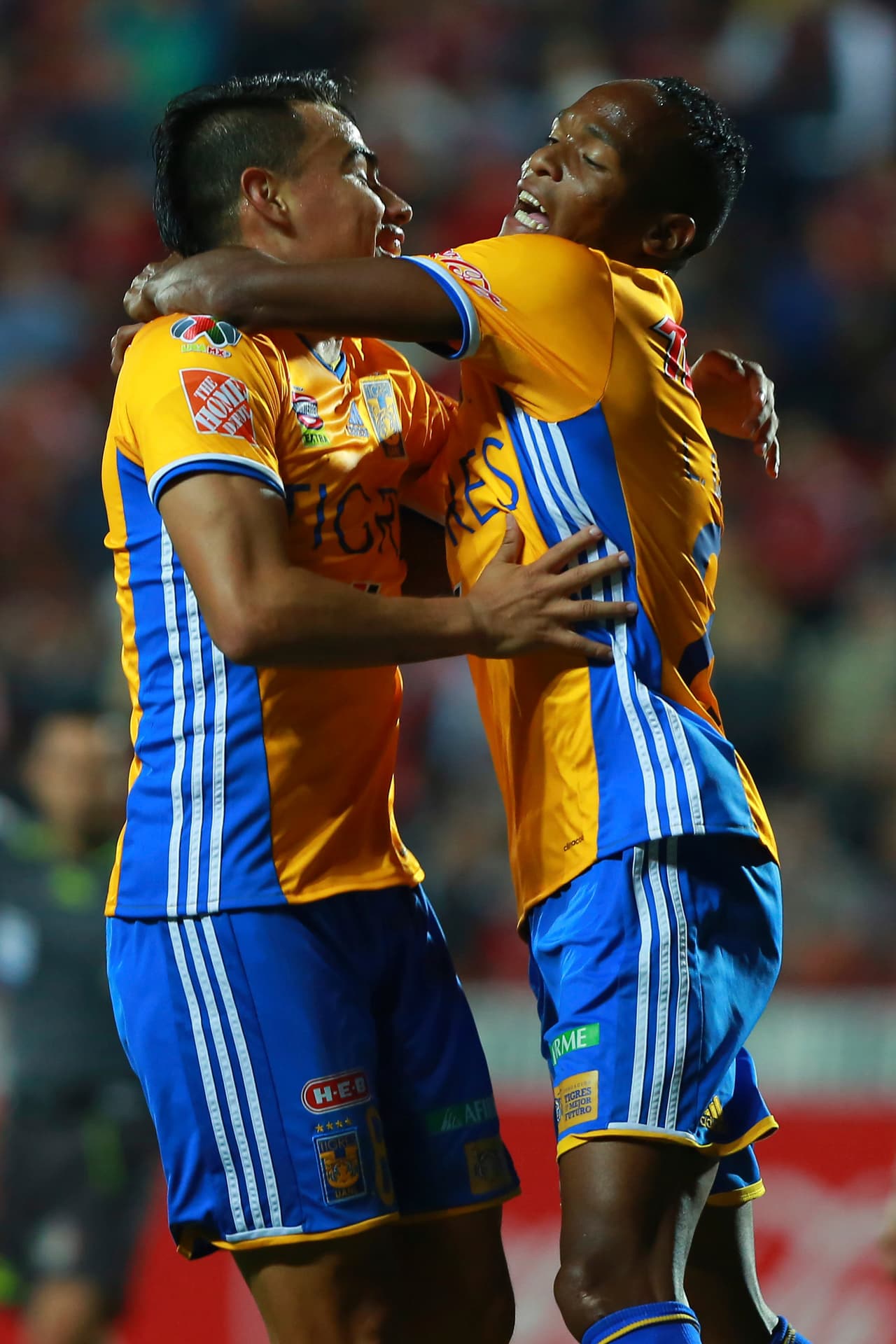 El juego se pintó muy pronto del color que le convenía al visitante, a los 15 minutos Damián Álvarez descolgó por izquierda y metió un servicio al arribo de Lucas Zelayarán que no desperdició para marcar el único gol del partido.