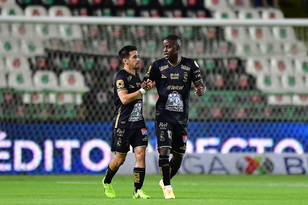 Con goles de Joel Campbell, Santiago Colombatto y Ángel Mena, León consigue un urgido triunfo 3-1 sobre Necaxa y se acerca a los puestos de liguilla. Necaxa es el peo equipo del torneo con 7 unidades.