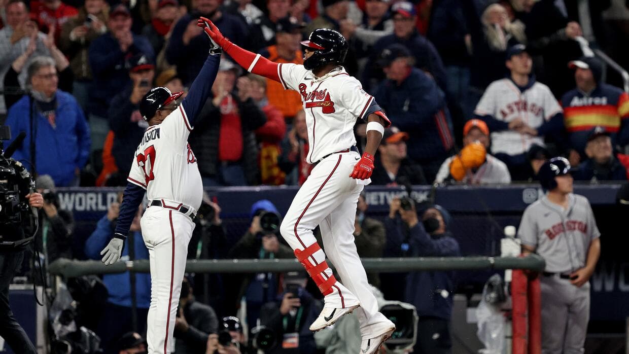 Huele a título en Atlanta, Braves remontan juego a los Astros