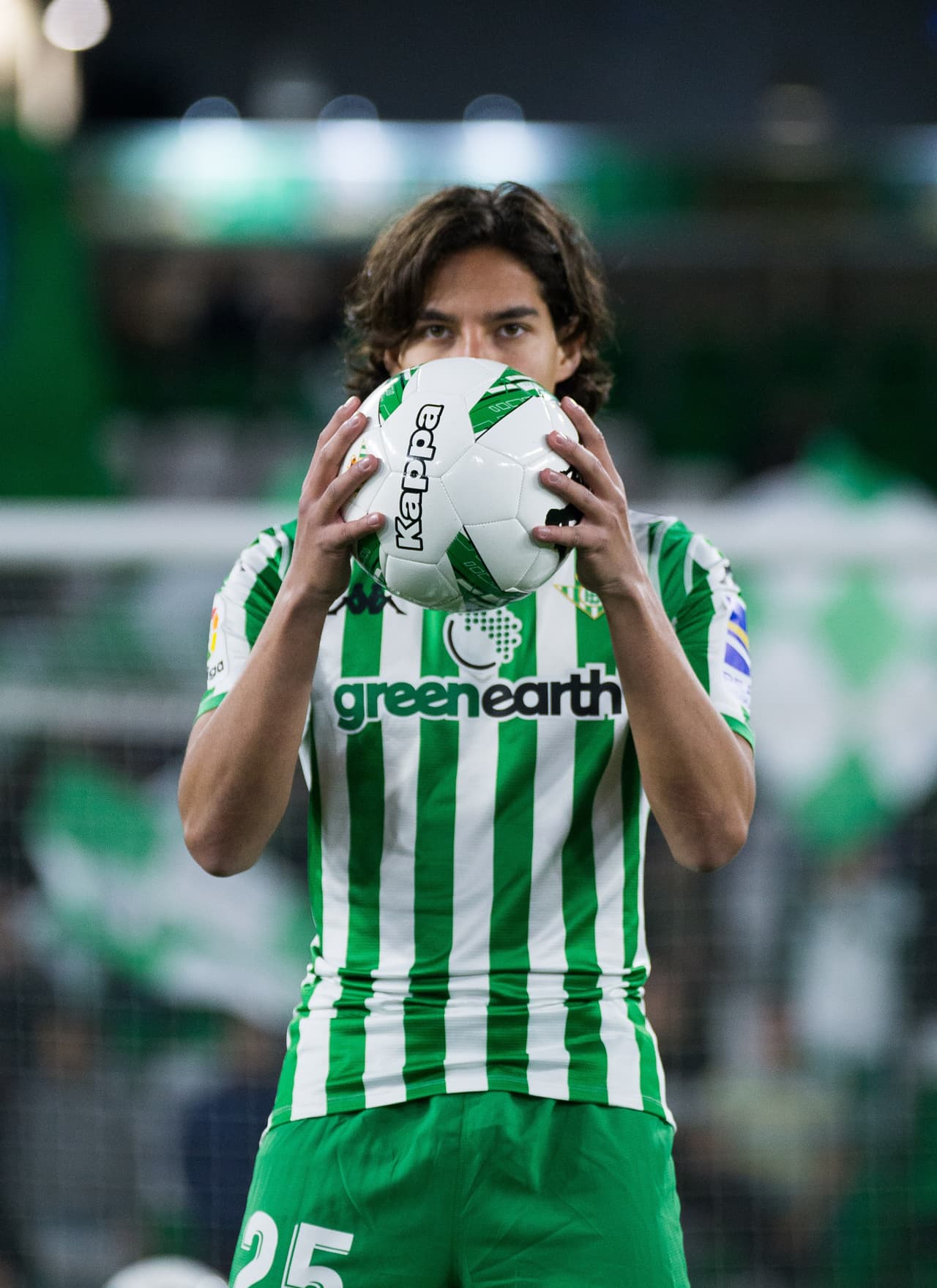 El crack estuvo acompañado de su mejor amigo en la cancha, el balón.