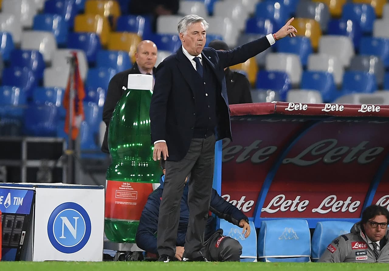 Carlo Ancelotti está al borde del despido en Napoli