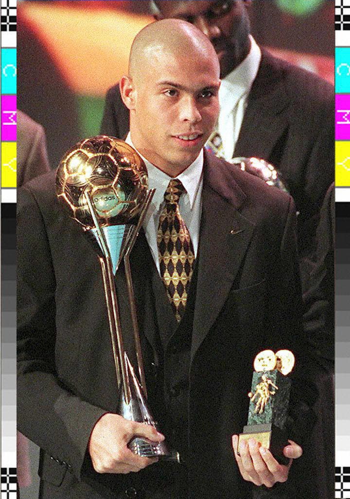 Ser el goleador más joven en la Liga de España con 21 años, con la mayor cantidad de tantos anotados en una temporada en la historia (récord que batió Messi) fue razón para ser premiado como Mejor Jugador de la FIFA de 1996, aunque fue segundo en el Balón de Oro, superado por Matthias Sammer.