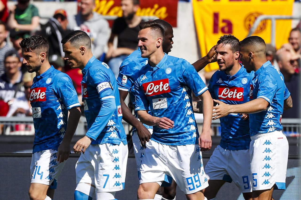 Napoli dio un golpe de autoridad en casa de Roma al vencerlo 4-1 de visita en el estadio Olímpico de la capital italiana por la Jornada 29 de la Serie A.