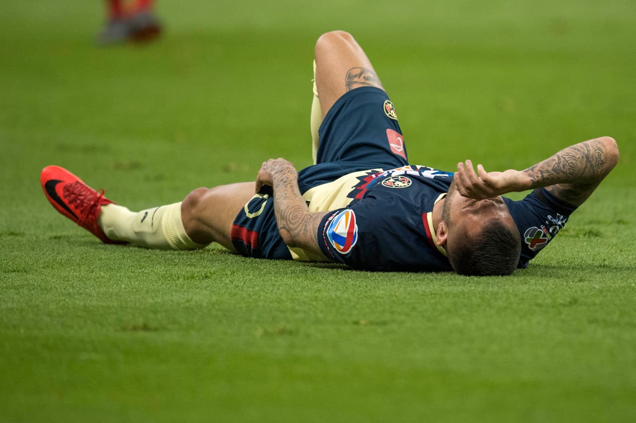 Por si fuera poco, al minuto 40 Jérémy Ménez tuvo que salir del campo por una lesión.