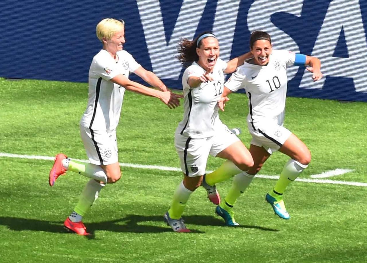 La revancha de Estados Unidos sobre Japón comenzó muy temprano ya que en los primeros cinco minutos del partido Lloyd anotó en dos ocasiones.
