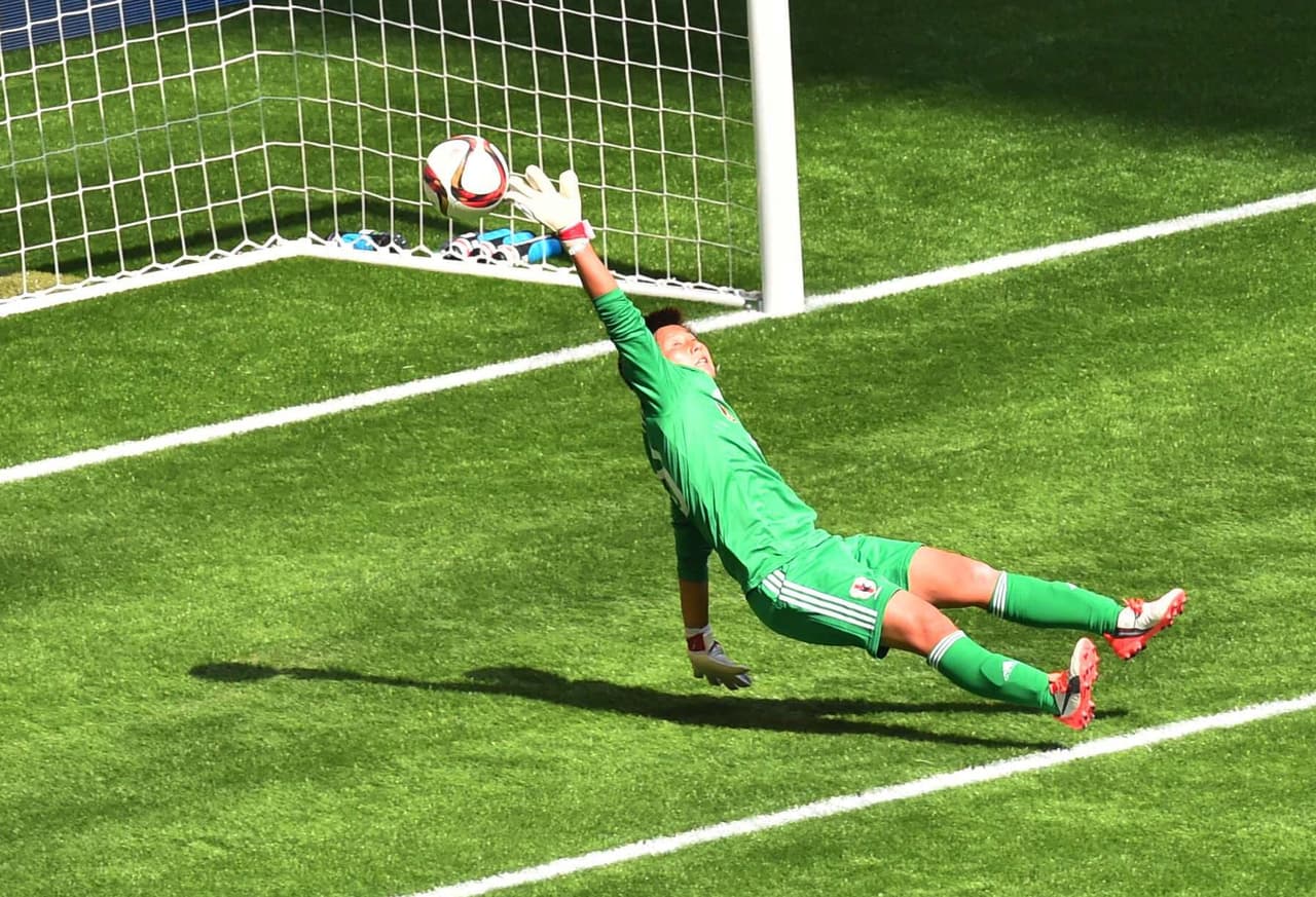 Pero cuando se jugaban los últimos minutos de la primera parte, Lloyd anotó un golazo de media cancha para vencer a la guardameta nipona.