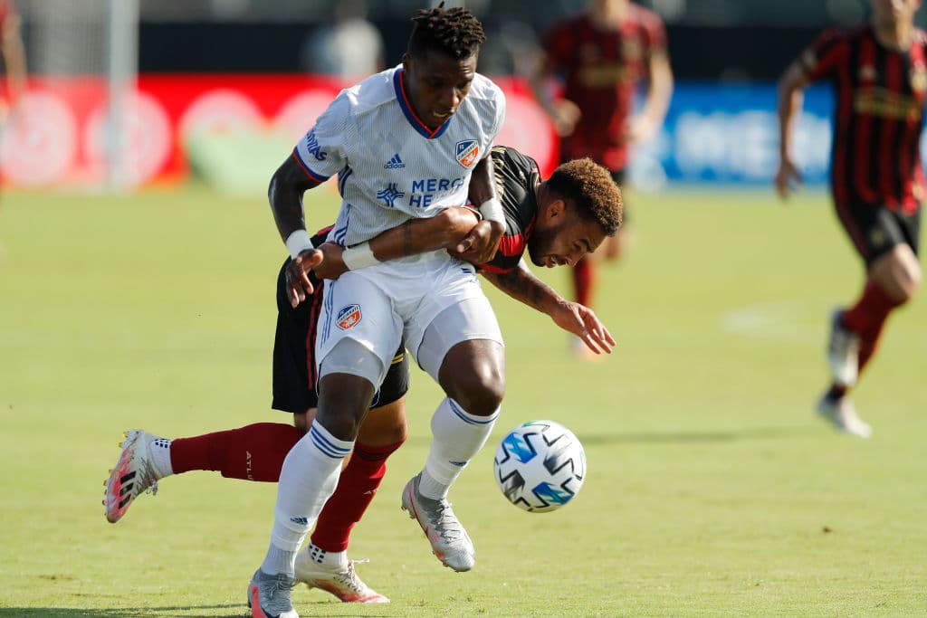 La primera ocasión importante de gol sucedió a los 19’. Ezequiel Barco remataba con un derechazo desde los linderos del área; el esférico salía ligeramente desviado.