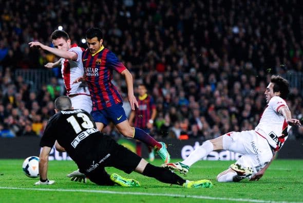 Pedro también se llevó su premio empujando el balón tras un pase de Cesc.
